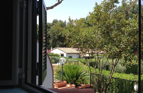 Sabaudia Villa | VILLA WITH PRIVATE GARDEN IN THE PARK OF CIRCEO OVERLOOKING THE LAKE SABAUDIA