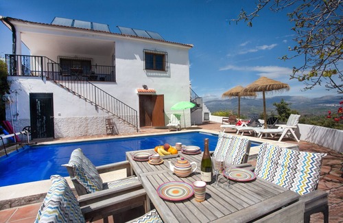 Comares Villa | Villa with private heated pool and great view: peace and space guarantee