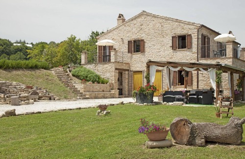 Montelparo House | Villa with private pool between the beaches of the Adriatic Sea and the Sibillini National Park