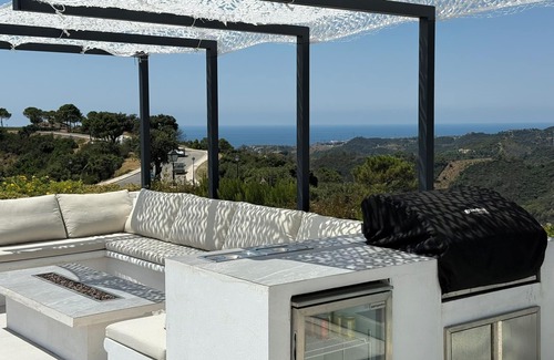 Benahavis Villa | Villa With Private Pool, Spa and Sea Views