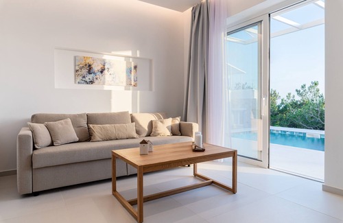 Achlia House | Villa with private pool, sea & mountain views