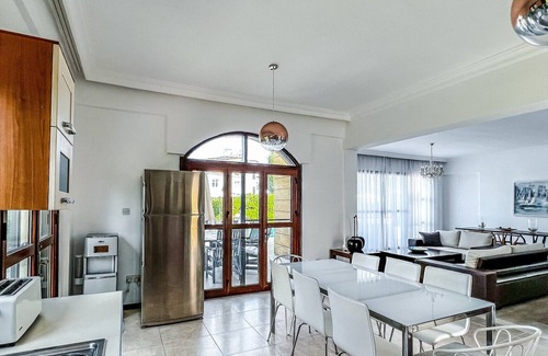 Kyrenia District Villa | Villa with Private Pool and Backyard in Lapta