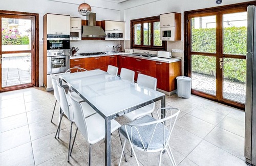 Kyrenia District Villa | Villa with Private Pool and Backyard in Lapta