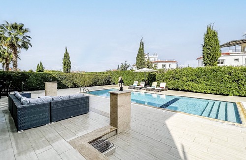 Kyrenia District Villa | Villa with Private Pool and Backyard in Lapta