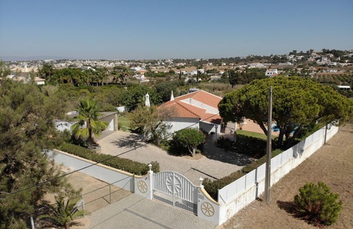 Castelo House | Villa with private pool and barbecue. Total privacy
