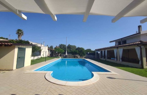 Floridia Villa | Villa with private pool surrounded by greenery