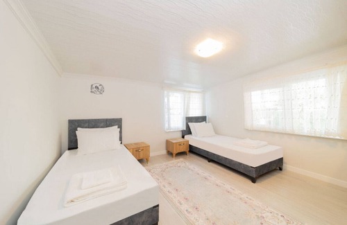 Lara Apartment | Villa with Private Pool near Airport in Muratpasa