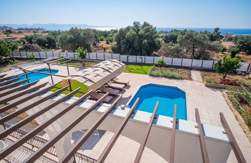 Argaka Villa | Villa with private pool and large balcony with sea view ideal for families.