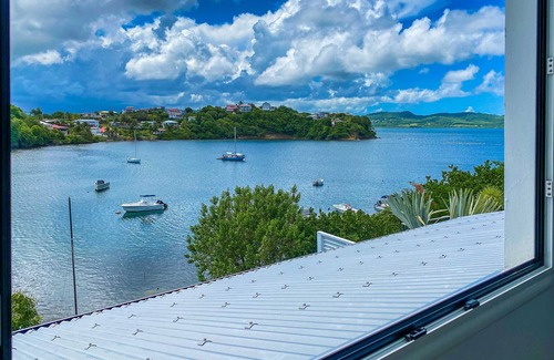 Le Robert Villa | Villa with sea view and private dock (MQRO11)