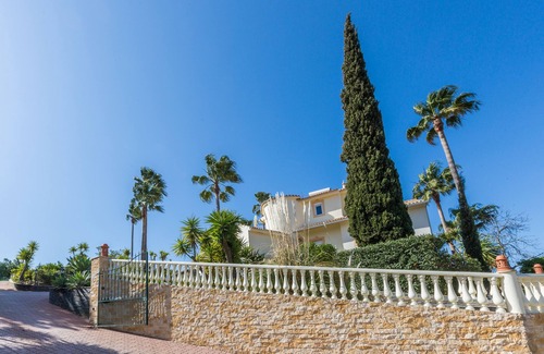 Patroves Villa | Villa with sea views in a wonderful garden