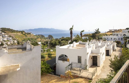 Turgutreis Villa | Villa with Shared Pool and Backyard in Bodrum