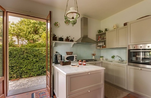 Forte dei Marmi Villa | Villa with six bedrooms and five bathrooms situated in Forte dei Marmi, Italy.