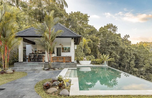 Payangan Villa | Villa with sunrise view over volcano