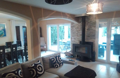 Saint-Chamas House | villa with swimming pool and jacuzzi in the heart of an atypical village