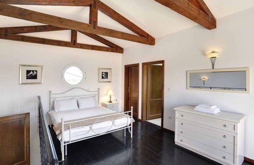 Filipana Villa | Villa with swimming pool and jacuzzi