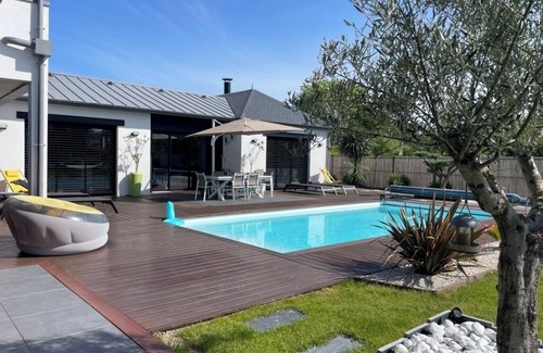 Dinard Villa | Villa with swimming pool and private parking for 8 people