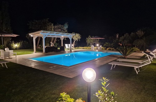 Sorso Villa | Villa with swimming pool, surrounded by flower gardens, near the sea.