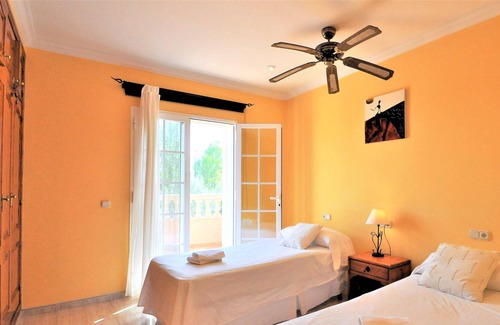 Consell Villa | VILLA WITH TENNIS COURT AND POOL BAR