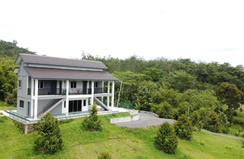 Hulu Selangor House | Villa with Titiwangsa Hill View