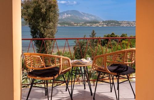 Kefalonia Villa | Villa with two separate apartments right by the sea with great views