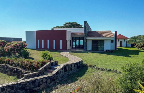 Santa Cruz Villa | Villa with wonderful ocean view and private pool, ideal for the whole family.