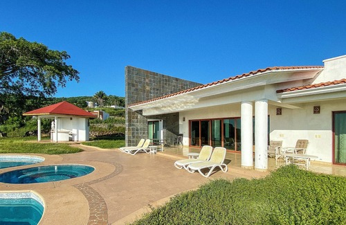 Santa Cruz Villa | Villa with wonderful ocean view and private pool, ideal for the whole family.