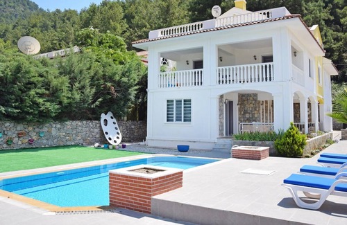 Yesiluzumlu Villa | Villa Xclusive (7 bedroom luxury villa, Sleeps up to 14 guests)