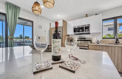 Sexton Cove Estates House | Villa Yeri is a spacious 4-bedroom house in enchanting Key Largo with AC, Wi-Fi