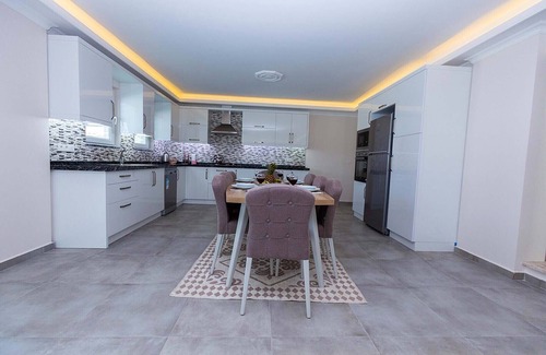 Dalyan City Center Villa | Villa Zambak 6 bedrooms all ensuite with private pool and gardens