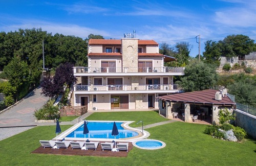 Kaloniktis Villa | Villa Zeus with private pool, sleeps 25
