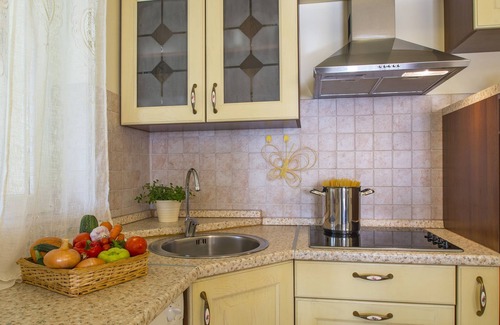 Topid House | Villa Zina with pool, family-friendly and quiet location