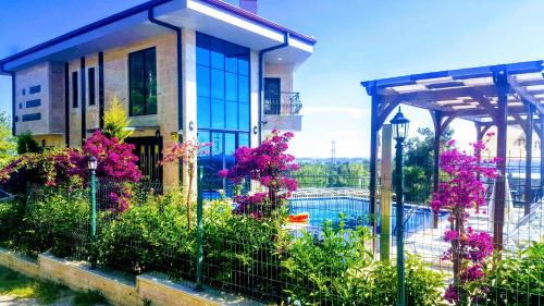Manavgat House | Villa15 Lodge, Five-Star Stay 5BD 5-5BA Beach Access Villa with Pool , Gym, Sauna, Alfresco Dining & Garden