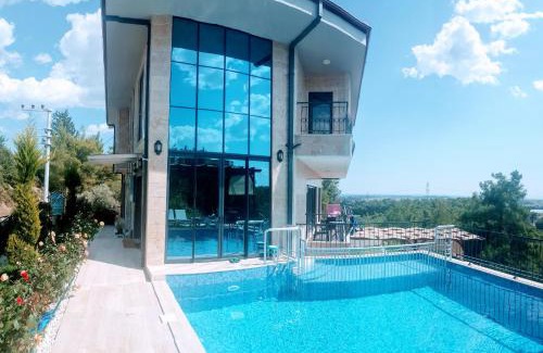 Manavgat House | Villa15 Lodge, Five-Star Stay 5BD 5-5BA Beach Access Villa with Pool , Gym, Sauna, Alfresco Dining & Garden