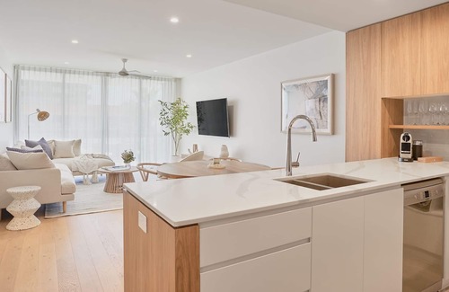 Palm Beach Apartment | Village 305 - Palm Beach Luxury - 3 Night Stays - Linen Provided!