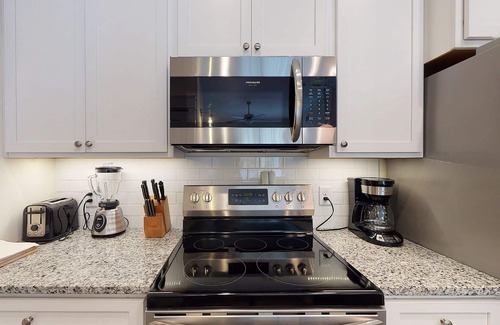 King City Condo | Village-Area Condo w/Pool Unit 2106 First Floor