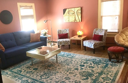 Woodstock Apartment | Village Center: Gracious & Spacious Retreat "Above the Books"