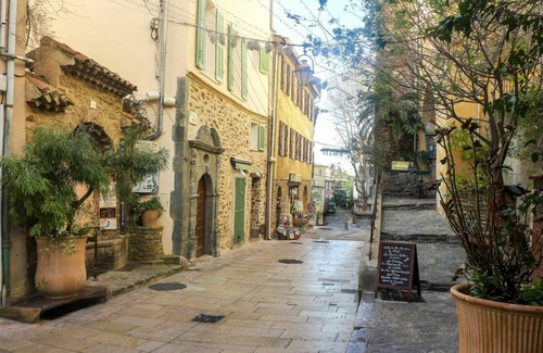 Bormes-Les-Mimosas Apartment | Village De Bormes Les Mimosas 23.1