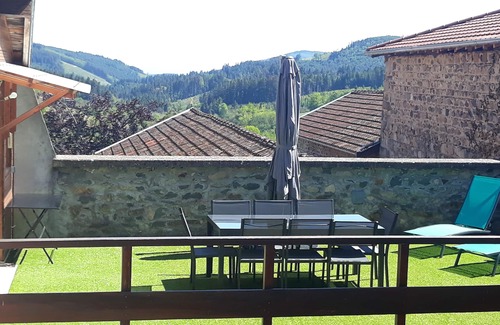 Poule-les-Echarmeaux House | Village house in the heart of the Beaujolais Vert, close to hiking trails