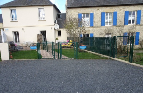 Saint-Come-de-Fresne House | Village house located 500 meters from the sandy beach
