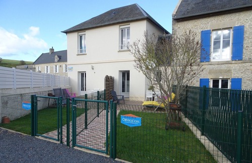 Saint-Come-de-Fresne House | Village house located 500 meters from the sandy beach