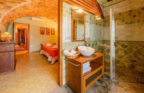Espolla House | Village house between the walls of the old Espolla Castle. 5 rooms