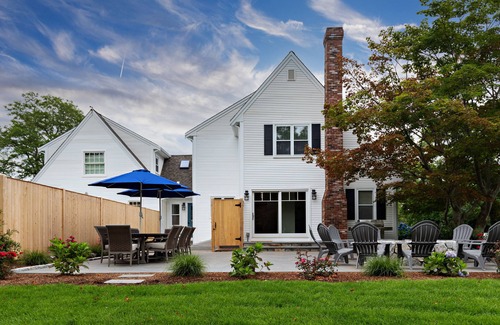 Dennis House | Village Luxury- Mayflower Beach Private Parking- Sleeps 18
