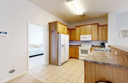Villages of Five Points Condo | Village of Five Points condo with pool, gym, and tennis access