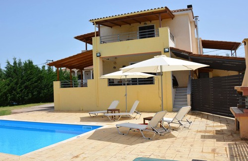 Kariotai Villa | Village Villas Luxurious 2 floor villa, Pool, Large Garden near beaches, & city