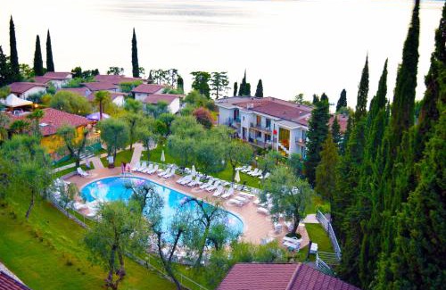 Magugnago Hotel | Villaggio Albergo Casa e Lago
