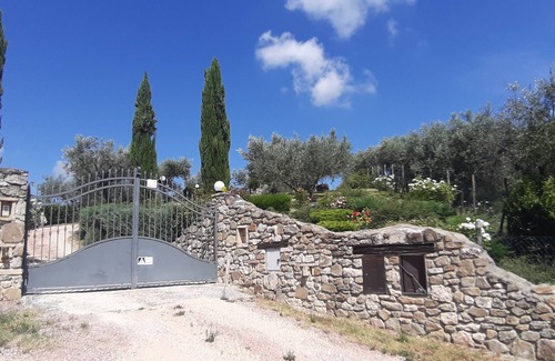 Gualdo Cattaneo Villa | VILLAMARI NATURE&REST FARM: HUGE LOCATION PRIVATE POOL PRIVACY