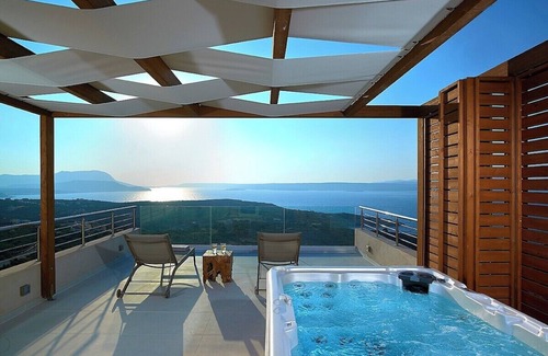 Kokkinon Khorion Villa | Villas Apoi & Alai | Luxury, private pools & seaview