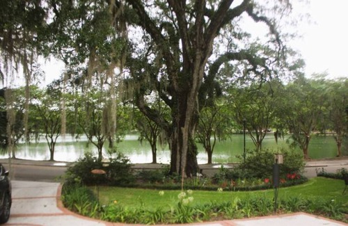 Tallahassee Villa | Villas @ Lake Ella Flat: 1br-1bth-desk