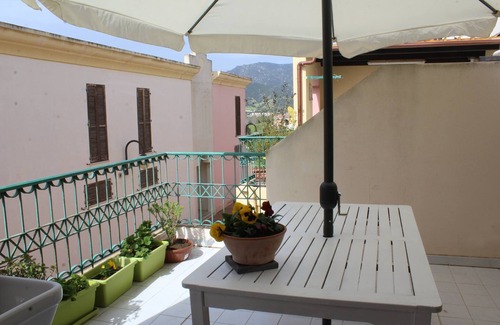 Villasimius House | Villasimius, air conditioning and pool. CIN code it039007b100000000