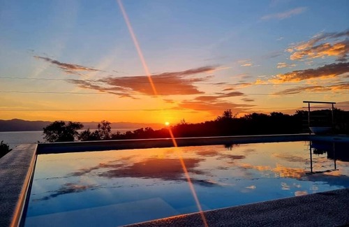 Rantatika Villa | VillaSleeps10-Garden-FreeParking-Pool-Ac
